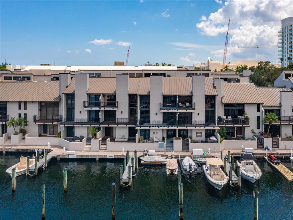 PORTSIDE YACHT CLUB - Residential