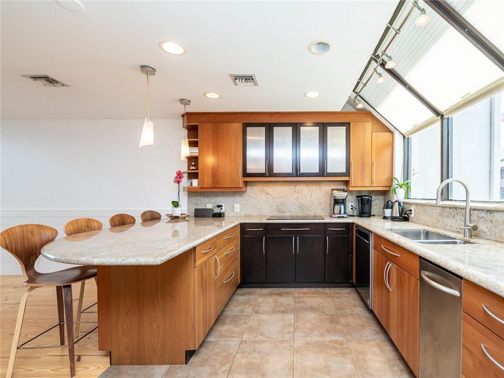 PORTSIDE YACHT CLUB - Residential