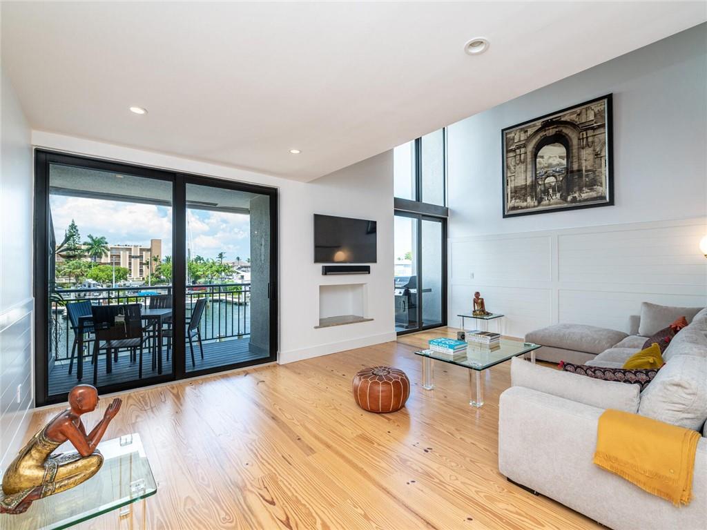 PORTSIDE YACHT CLUB - Residential