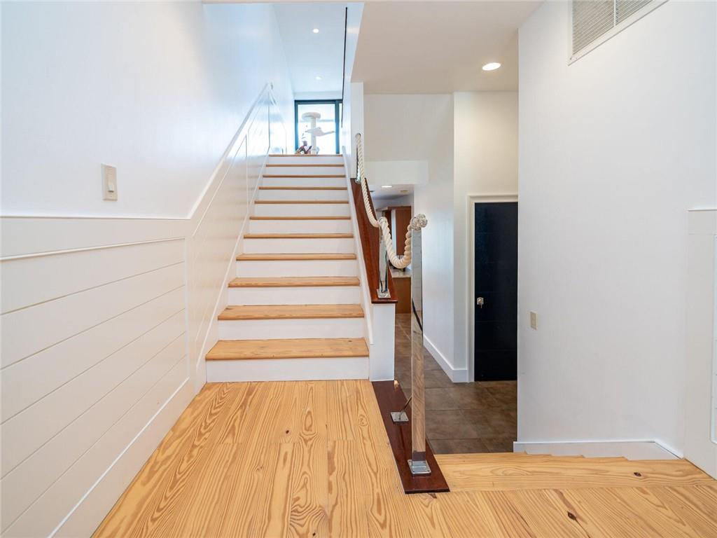 PORTSIDE YACHT CLUB - Residential