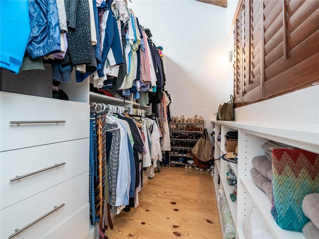 PORTSIDE YACHT CLUB - Residential