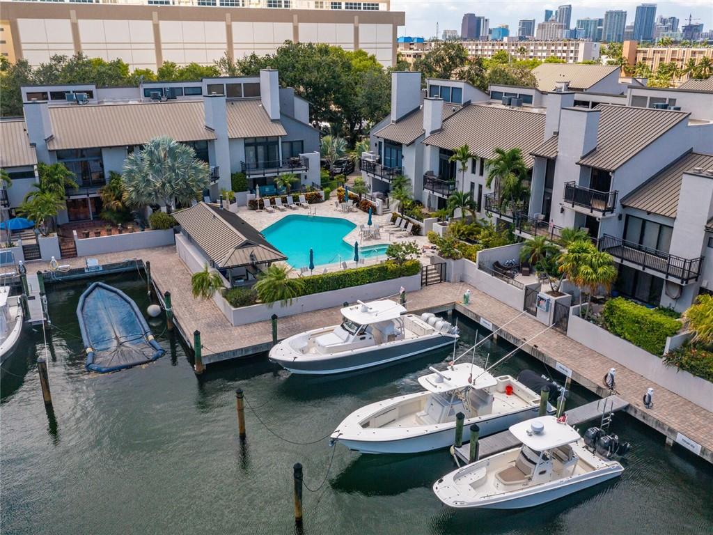 PORTSIDE YACHT CLUB - Residential
