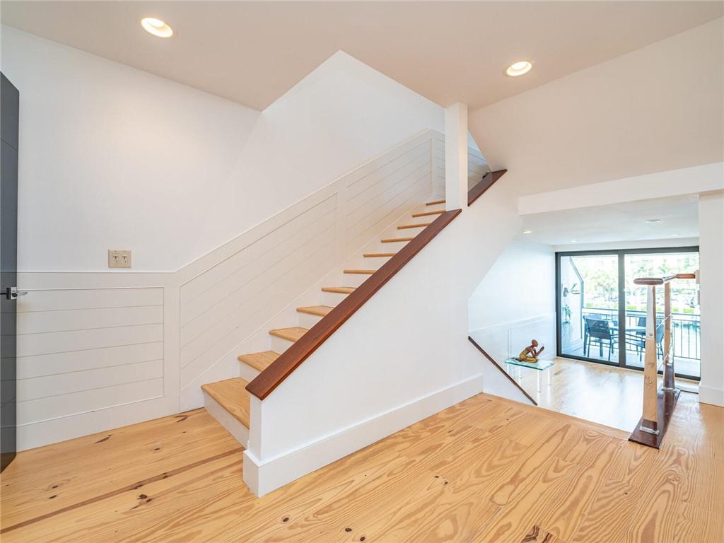 PORTSIDE YACHT CLUB - Residential