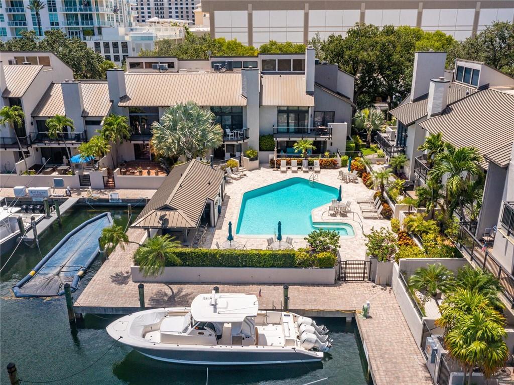 PORTSIDE YACHT CLUB - Residential