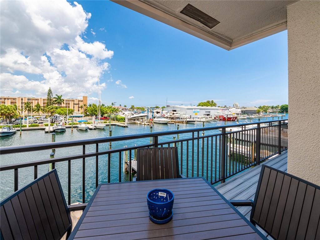 PORTSIDE YACHT CLUB - Residential