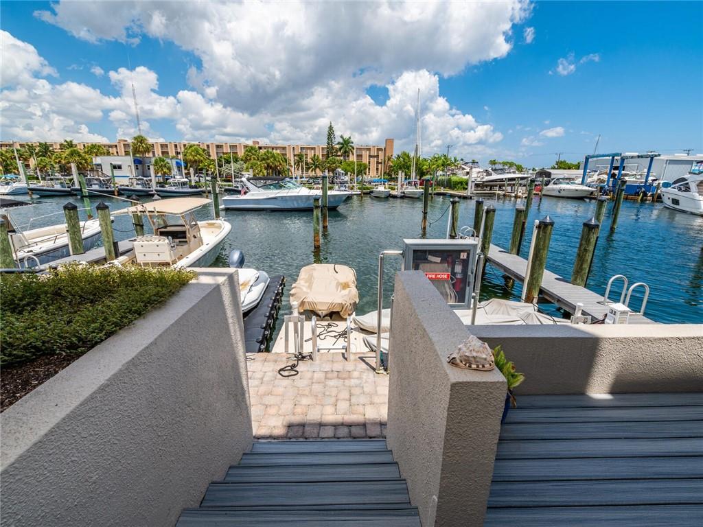 PORTSIDE YACHT CLUB - Residential