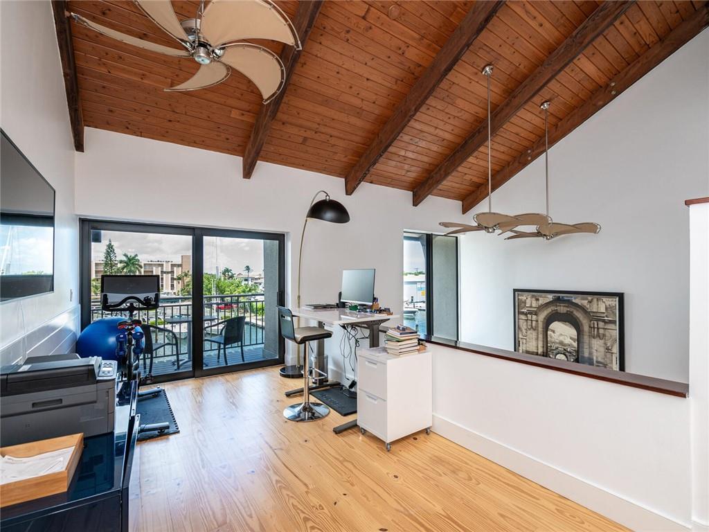 PORTSIDE YACHT CLUB - Residential