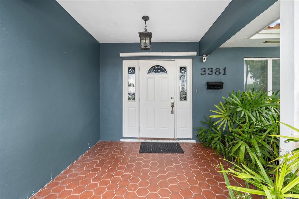 Photo of 3381 NE 8th Avenue, Oakland Park, FL 33334 (MLS # F10487486)