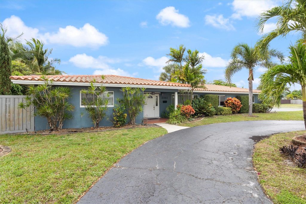 Photo of 3381 NE 8th Avenue, Oakland Park, FL 33334 (MLS # F10487486)