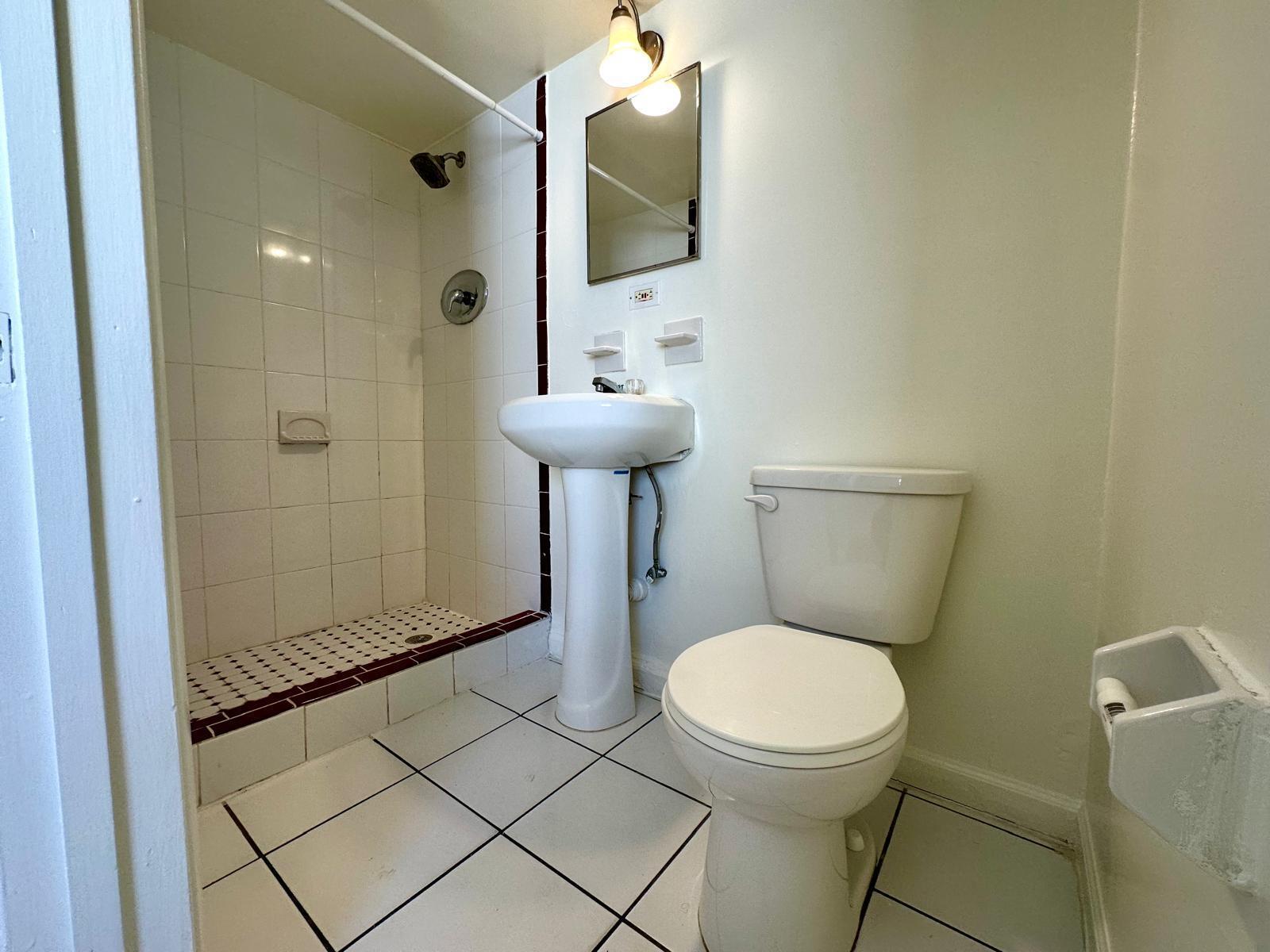 COLONIAL ESTATES - Residential Lease