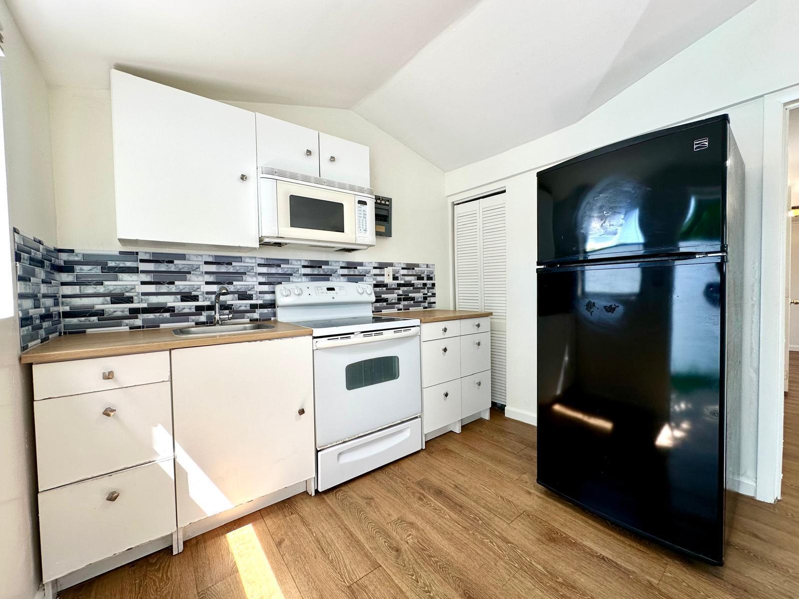 COLONIAL ESTATES - Residential Lease