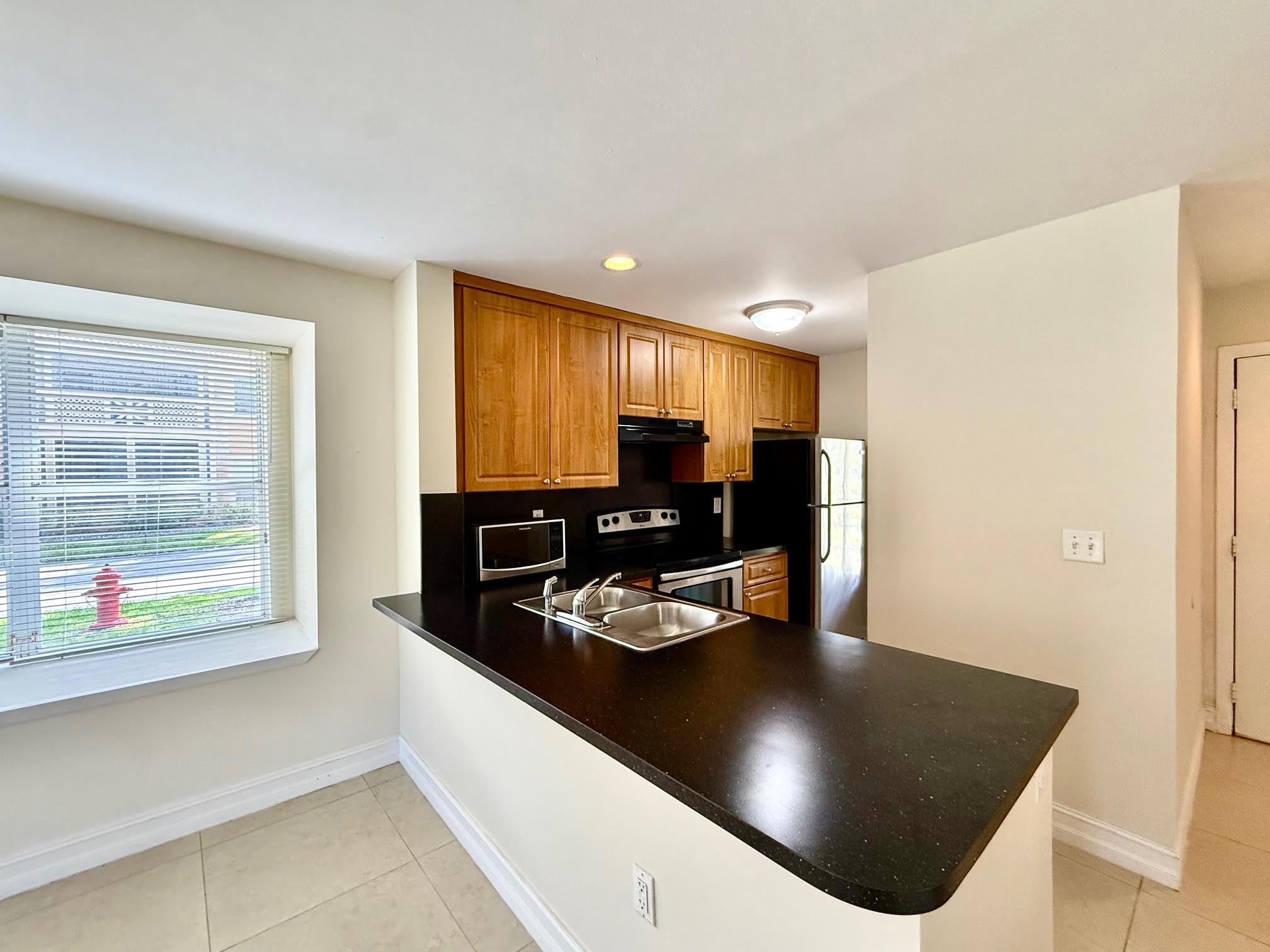 PALM LAKE CONDO - Residential Lease