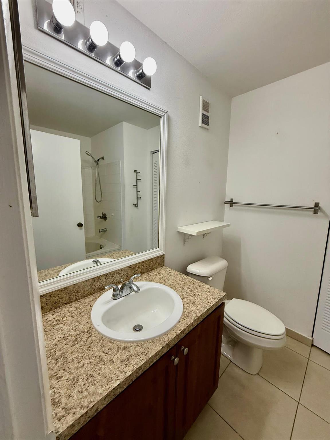 PALM LAKE CONDO - Residential Lease