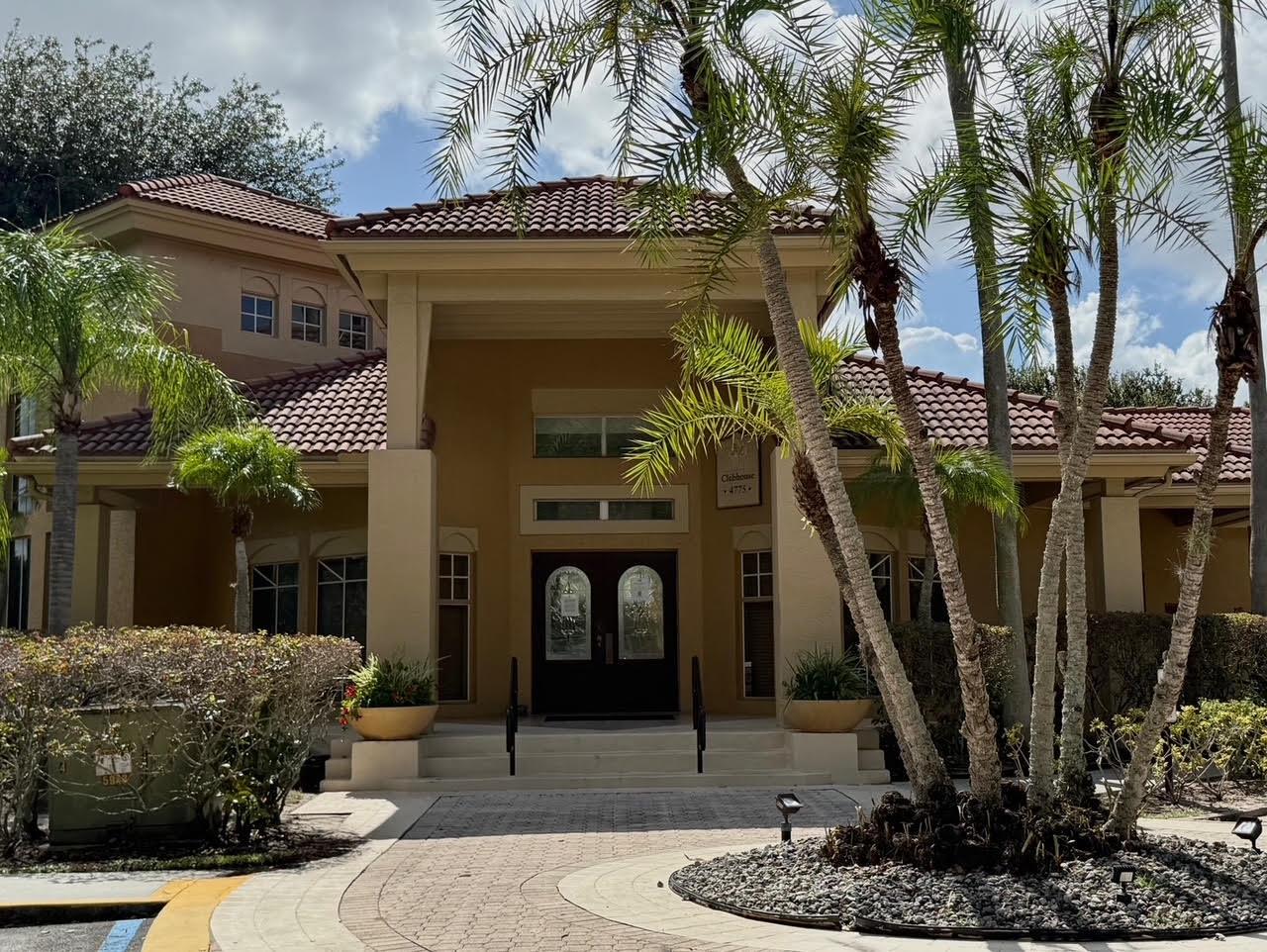 PALM LAKE CONDO - Residential Lease