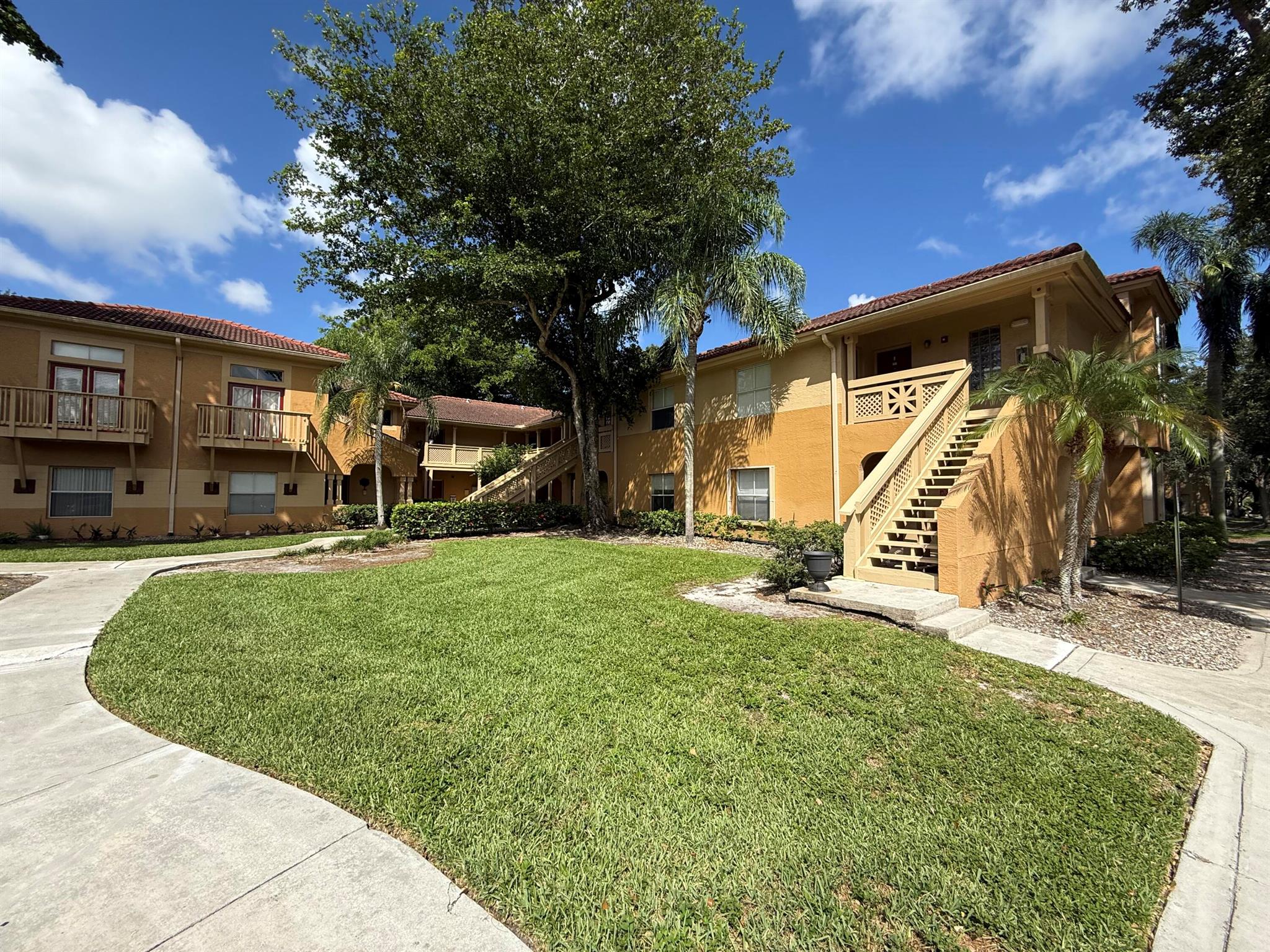 PALM LAKE CONDO - Residential Lease