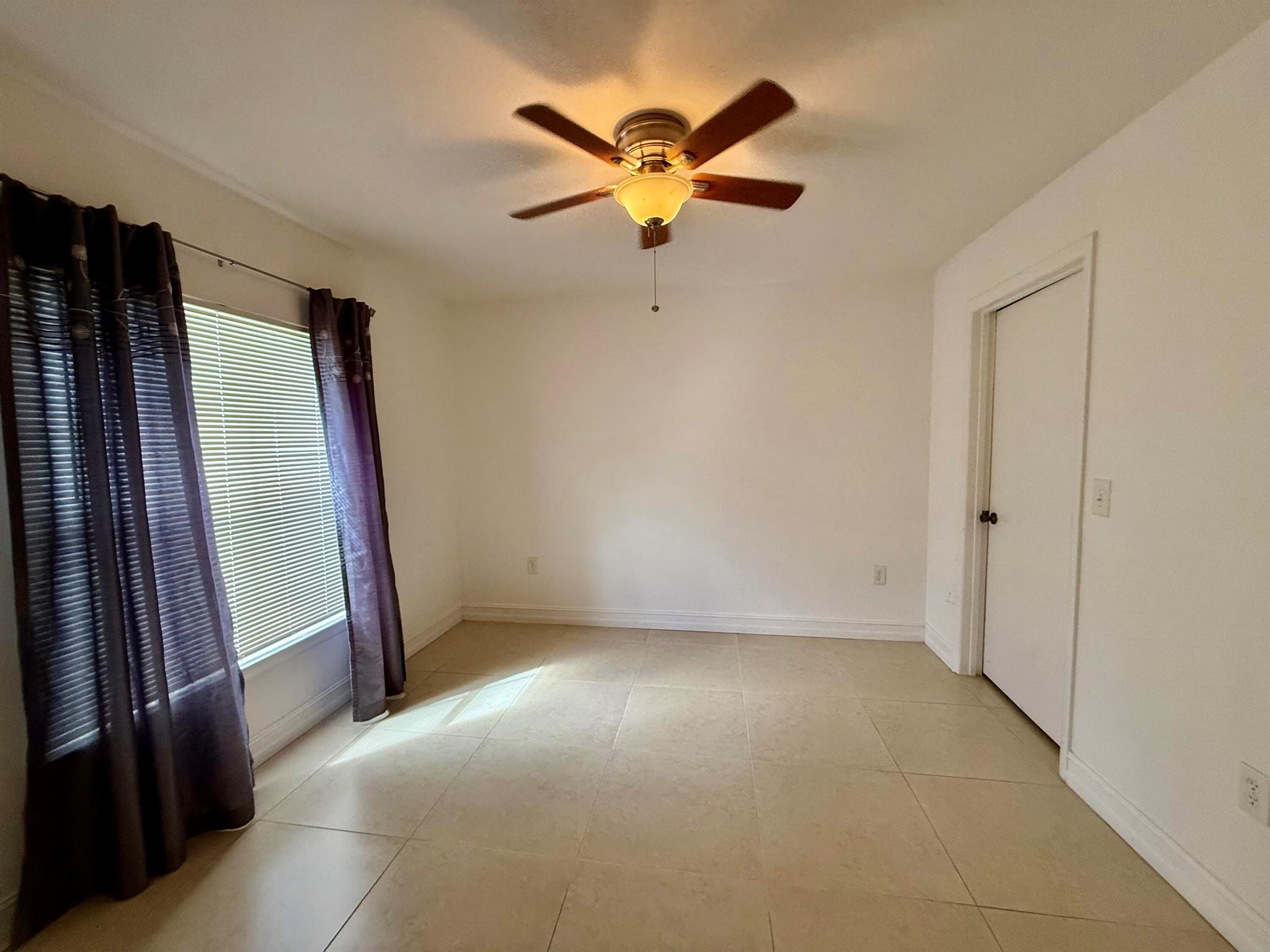 PALM LAKE CONDO - Residential Lease