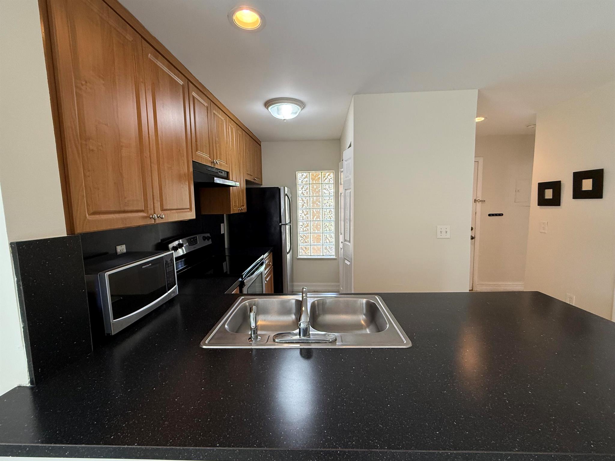 PALM LAKE CONDO - Residential Lease