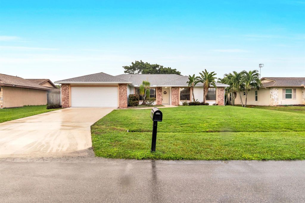 Photo of 655 SE Crescent Avenue, Port Saint Lucie, FL 34984 (MLS # R11128693)