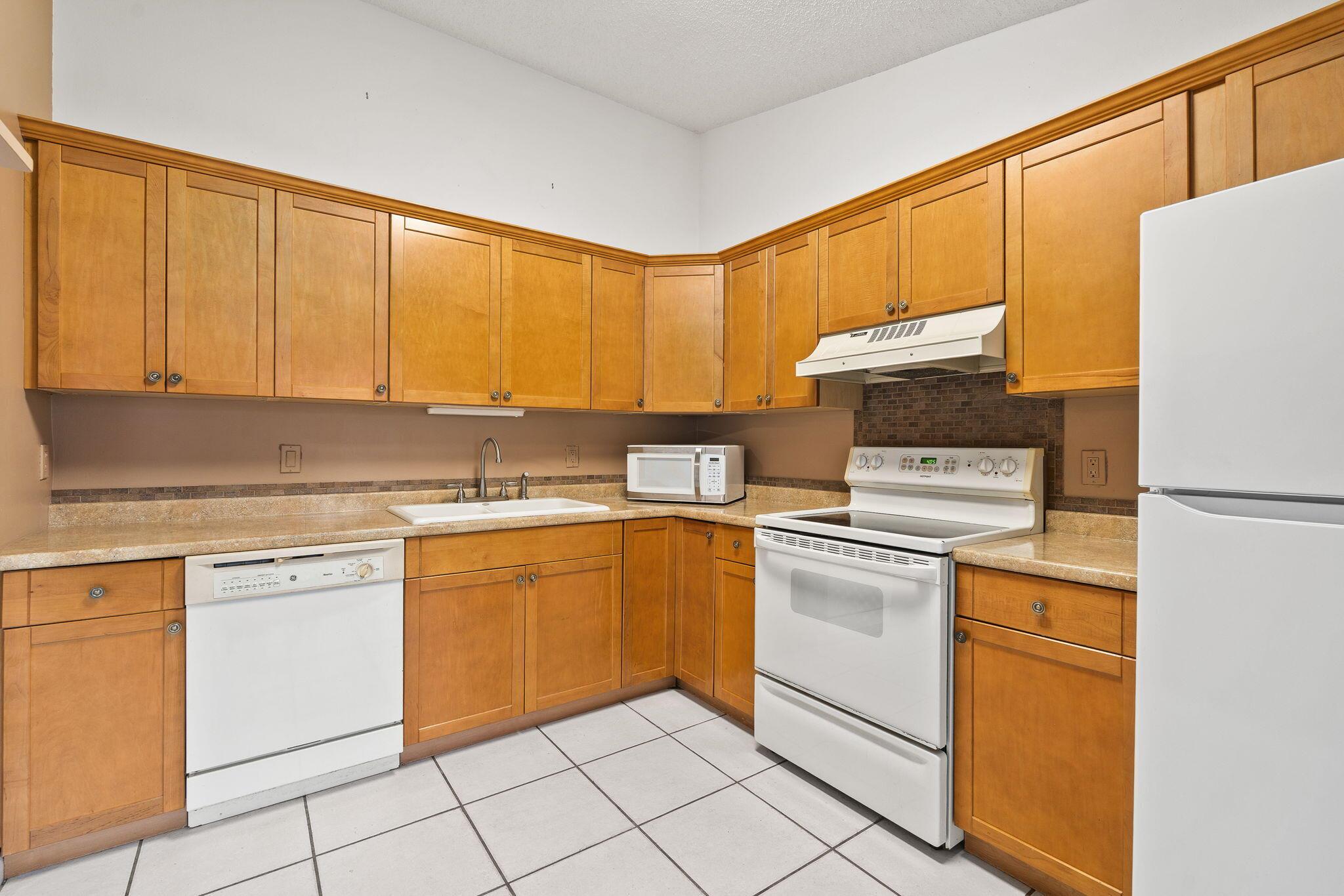 JUPITER VILLAGE TOWNHOMES - Residential