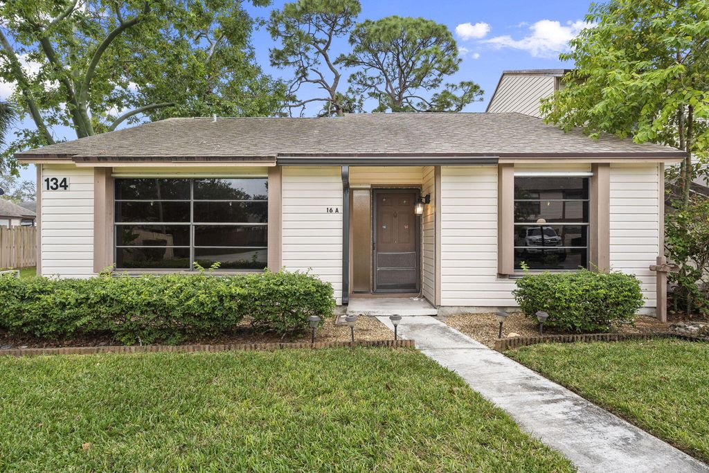 Photo of 134 Sherwood Circle #16a, Jupiter, FL 33458 (MLS # R11140309)