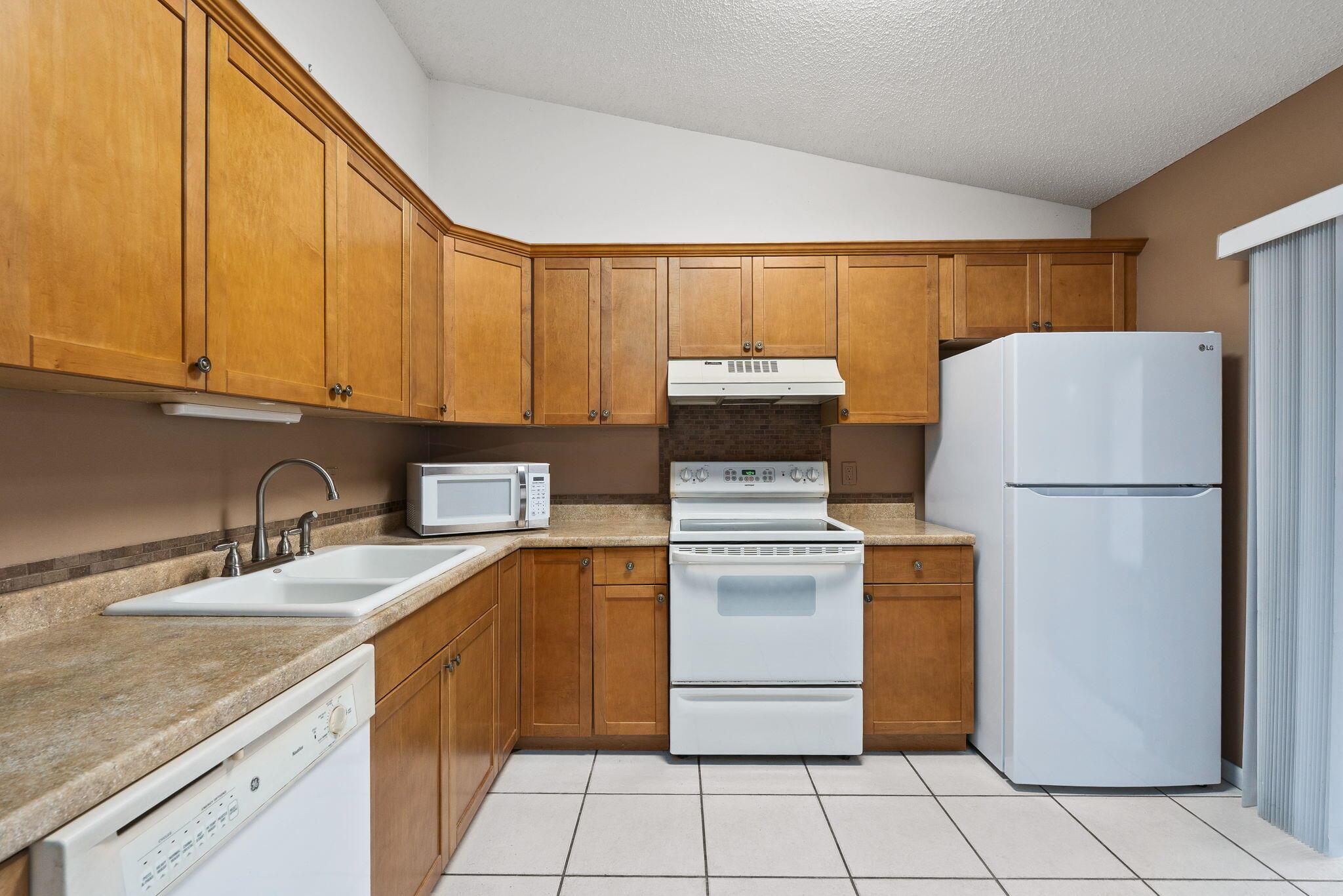 JUPITER VILLAGE TOWNHOMES - Residential