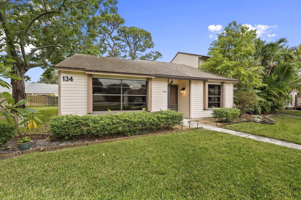 Photo of 134 Sherwood Circle #16a, Jupiter, FL 33458 (MLS # R11140309)