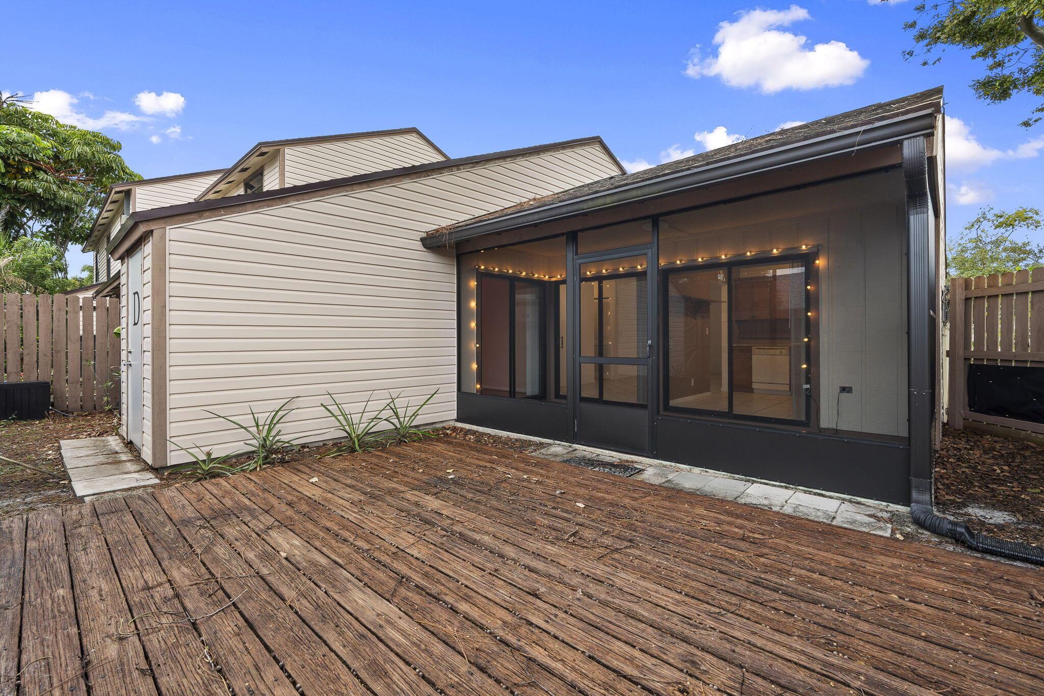 JUPITER VILLAGE TOWNHOMES - Residential