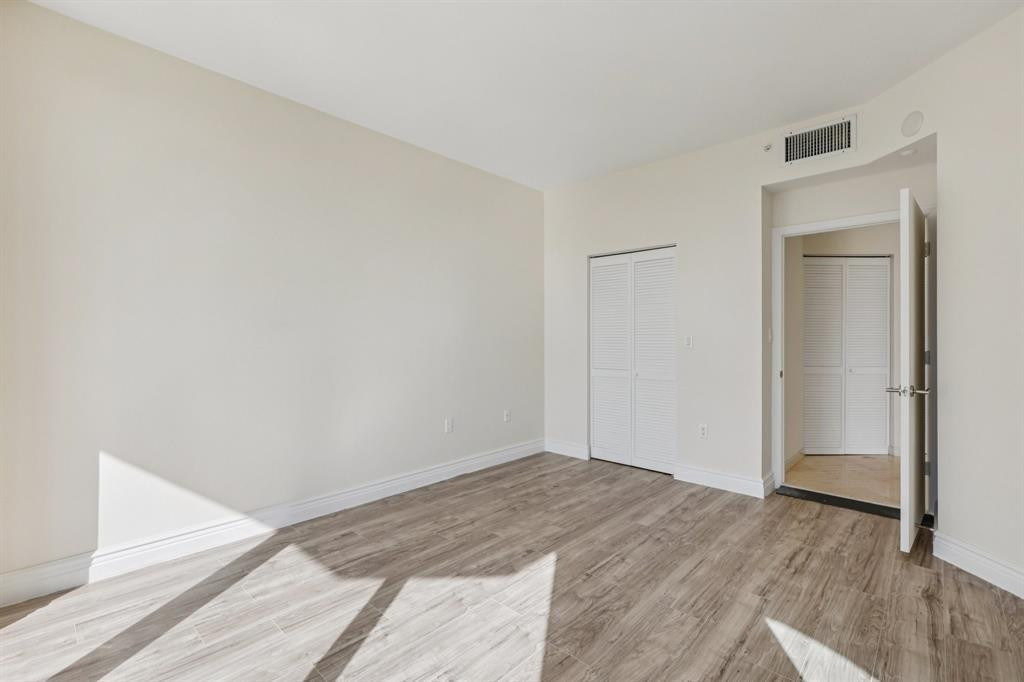 ST TROPEZ OCEAN - Residential