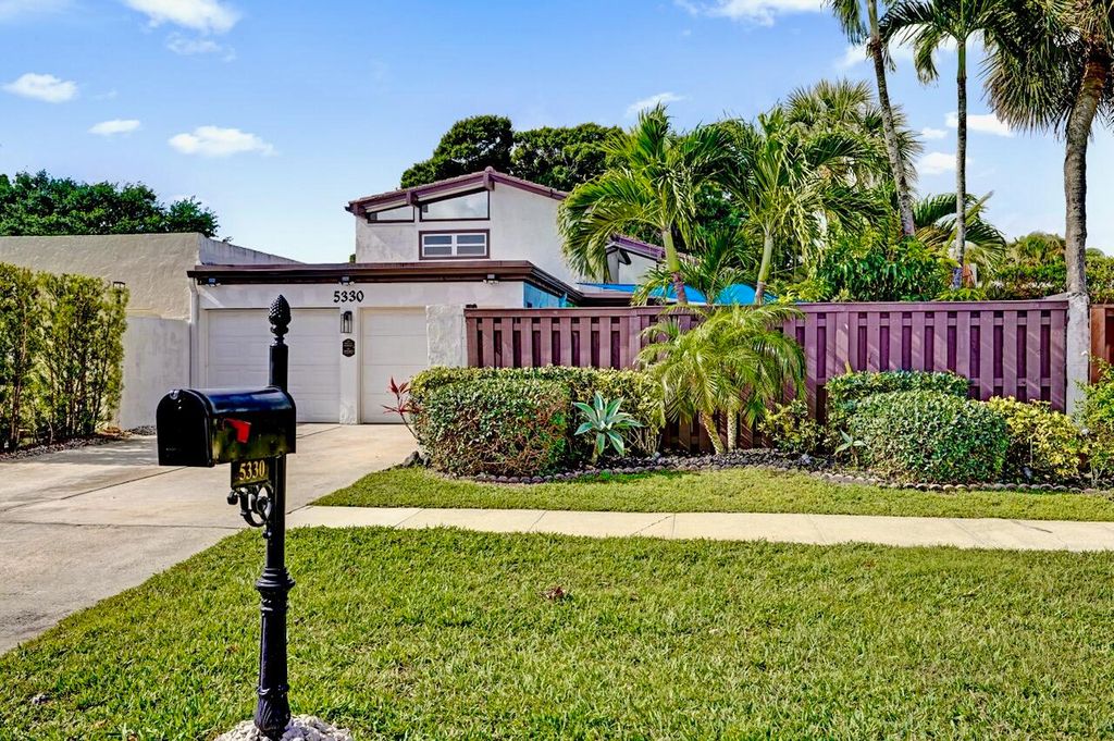 Photo of 5330 Stonybrook Drive, Boynton Beach, FL 33437 (MLS # B26012869)
