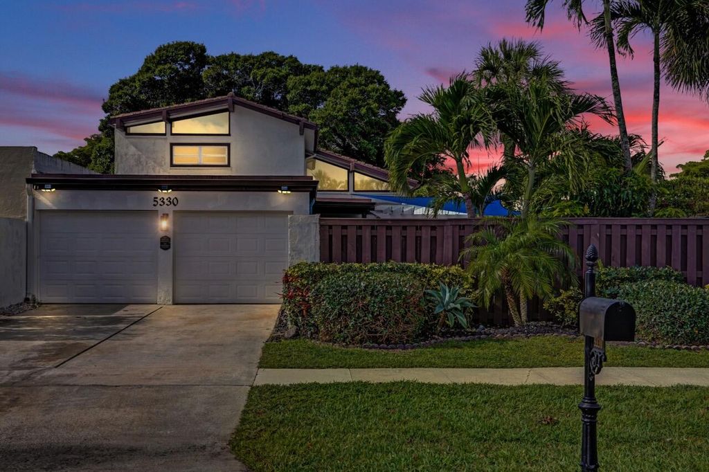 Photo of 5330 Stonybrook Drive, Boynton Beach, FL 33437 (MLS # B26012869)