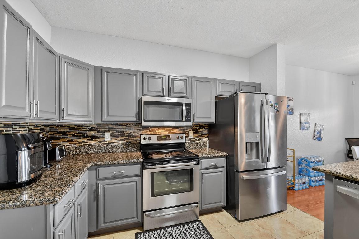 4322 Emerald Vista