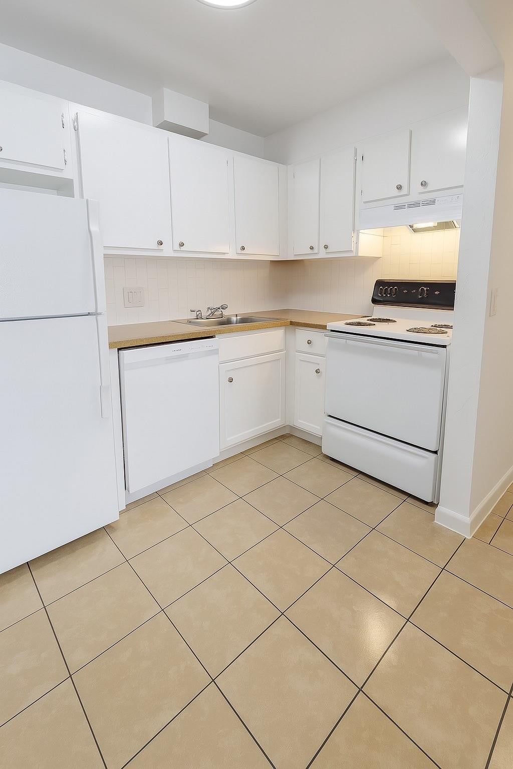 1151 NE 17th Court Apt 27