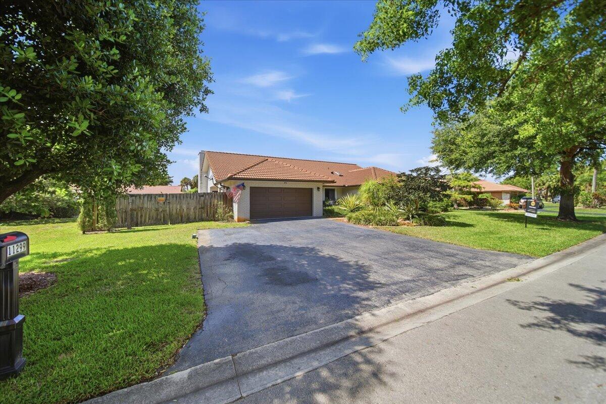 11299 NW 10th Manor