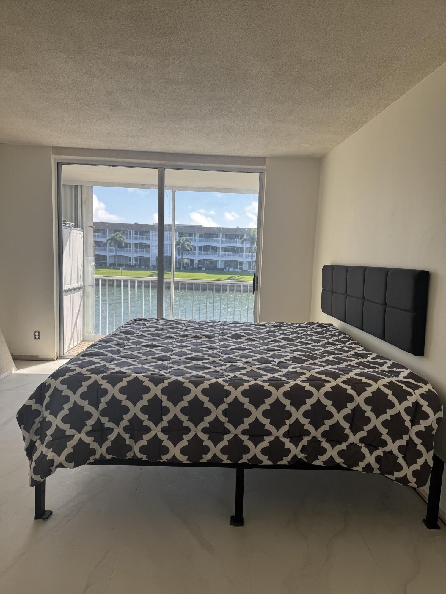 PARADISE HARBOUR CONDO - Residential