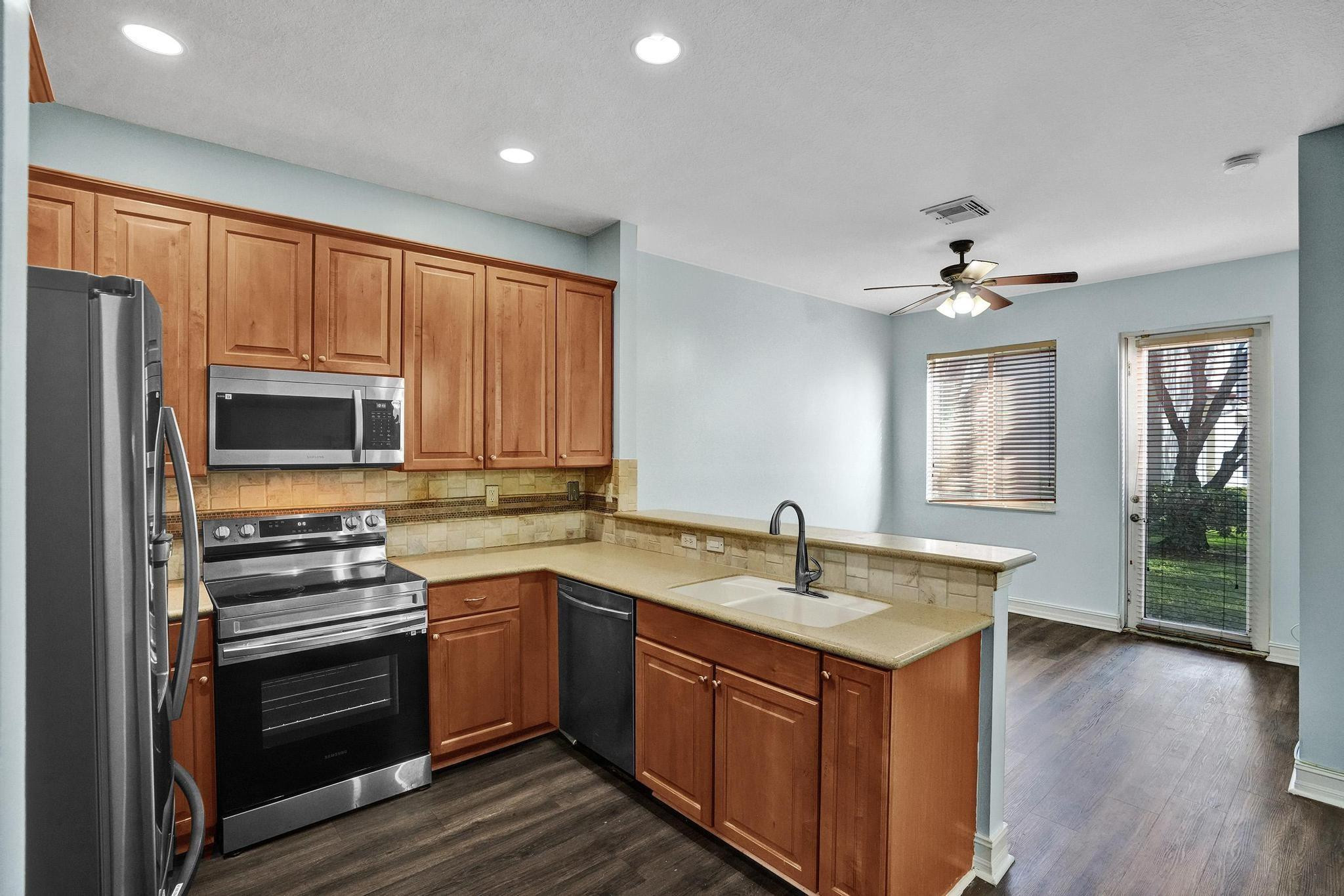 21403 NW 13th Court 303