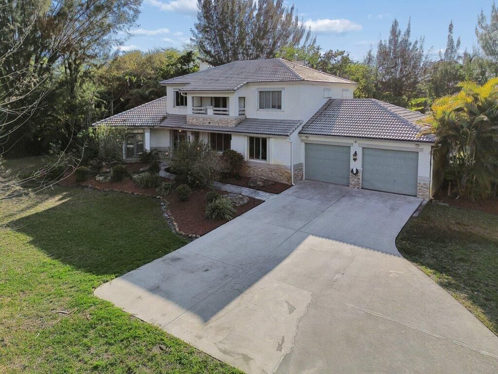 Photo of 5521 SW 109th Avenue, Davie, FL 33328 (MLS # B26001801)