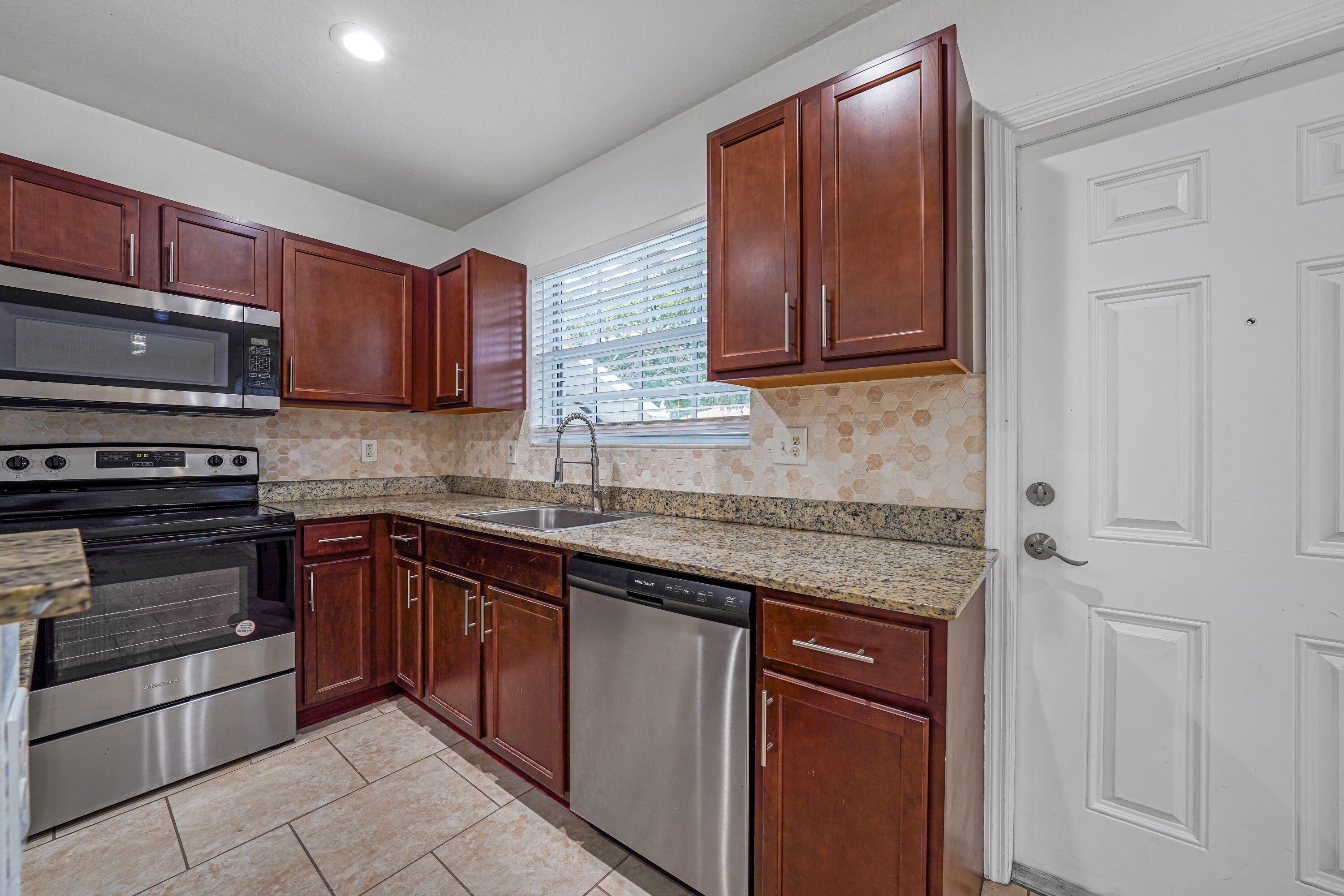 CASTLEWOOD - Residential Lease