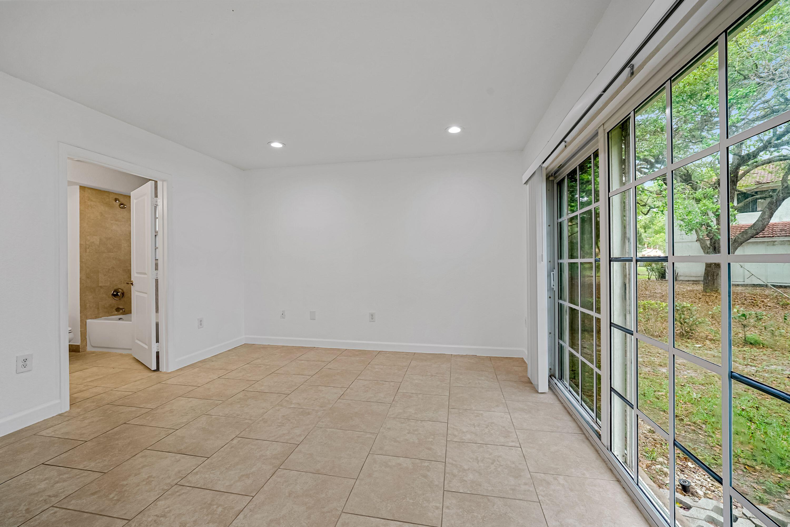 CASTLEWOOD - Residential Lease