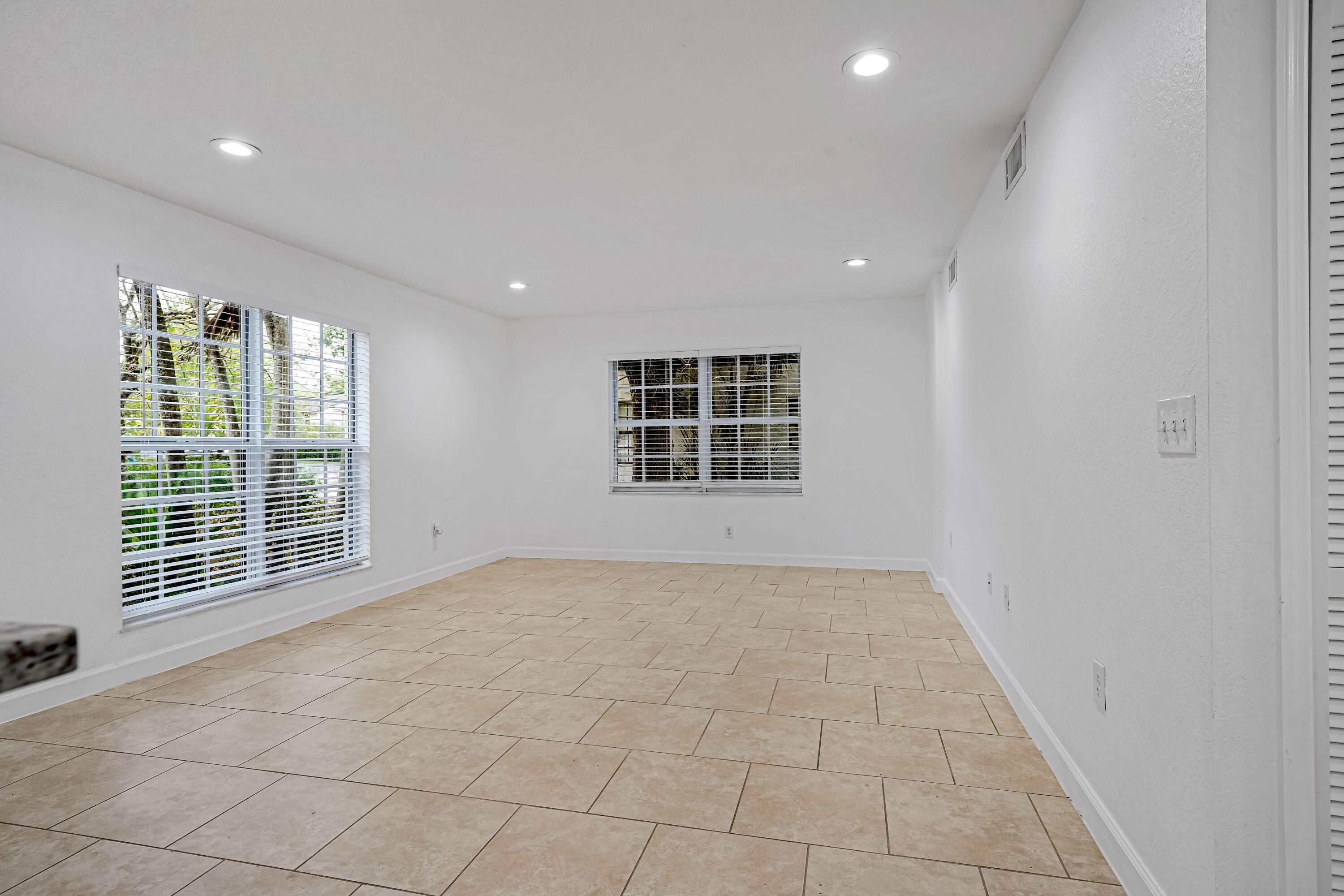 CASTLEWOOD - Residential Lease