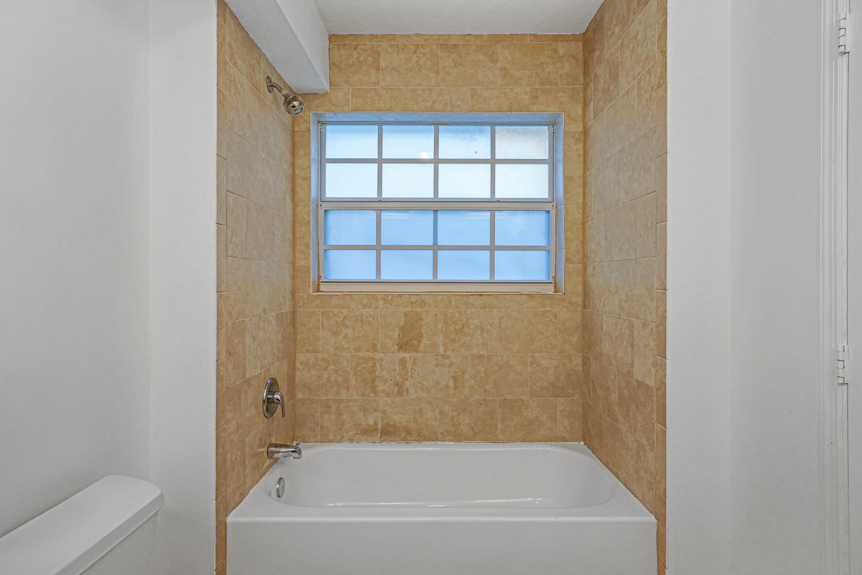 CASTLEWOOD - Residential Lease