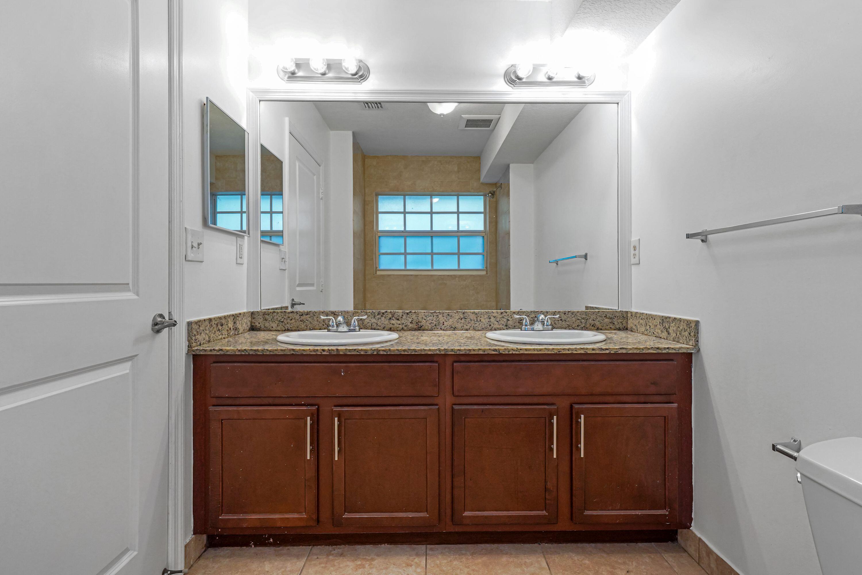 CASTLEWOOD - Residential Lease