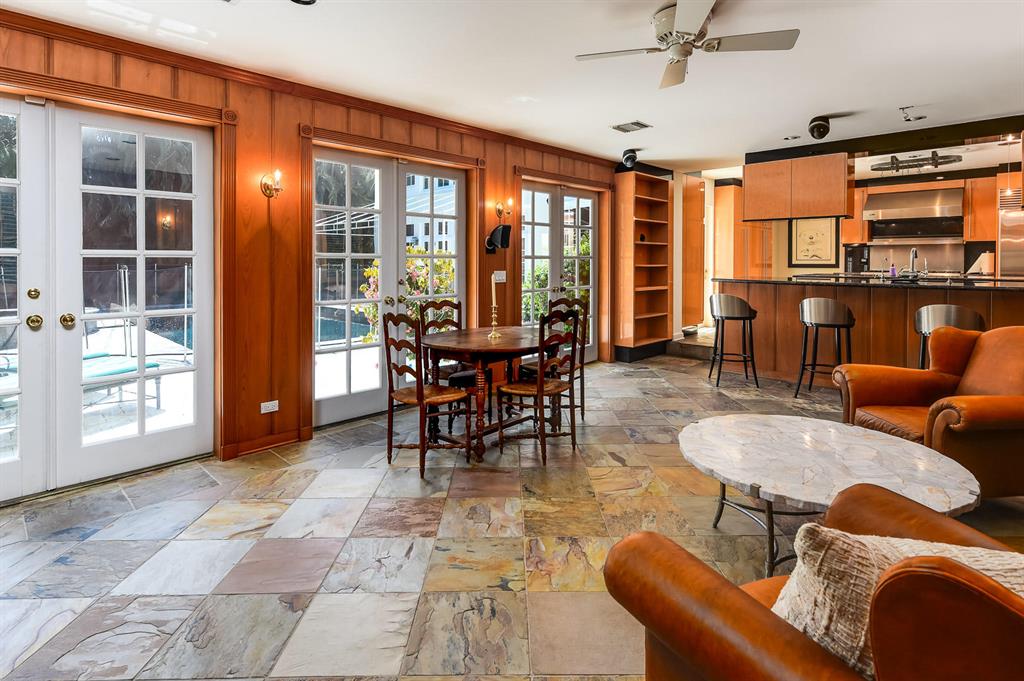 COCOANUT GROVE - Residential