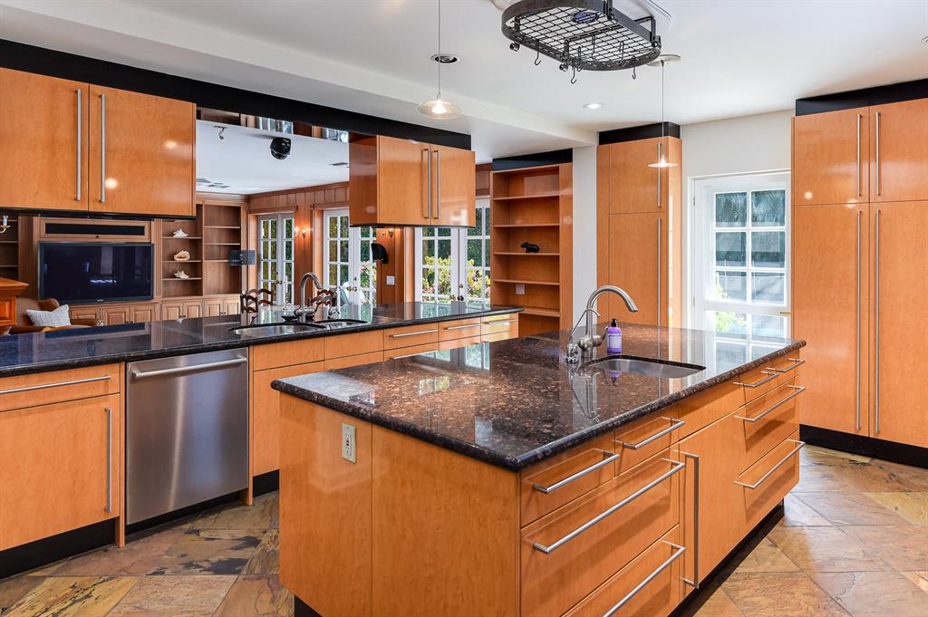 COCOANUT GROVE - Residential