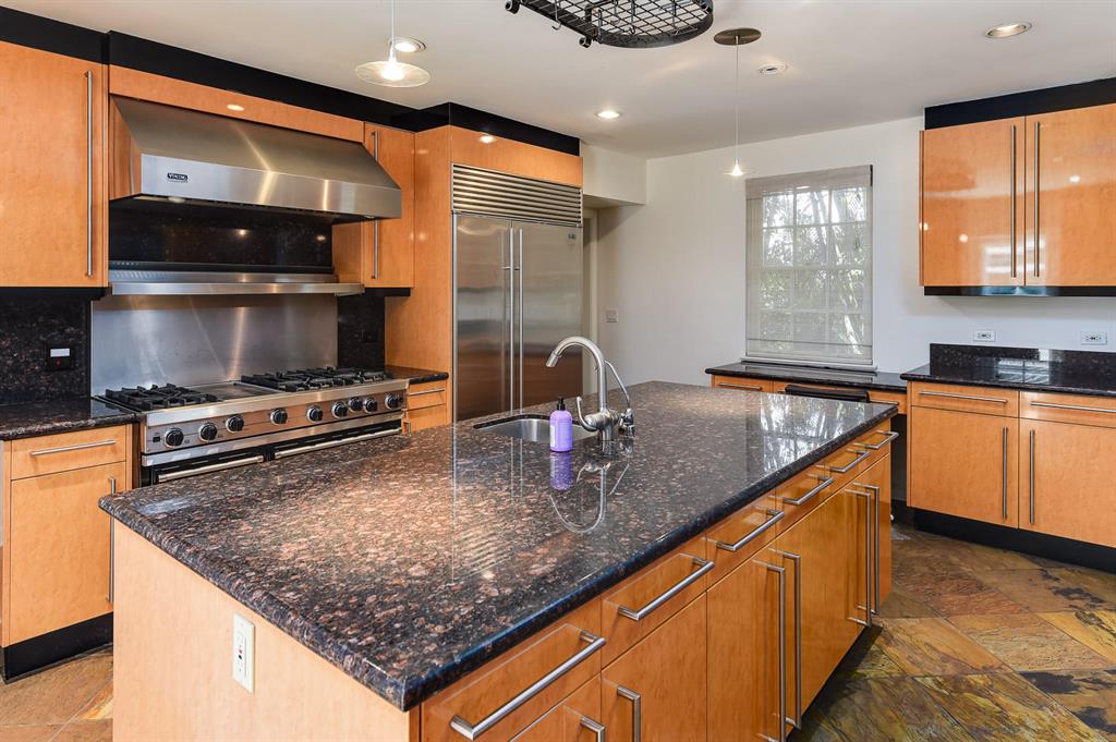 COCOANUT GROVE - Residential