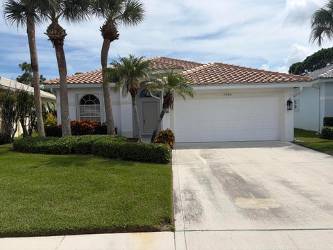 Photo of 5006 SE DEVENWOOD Way, Stuart, FL 34997 (MLS # B26061795)