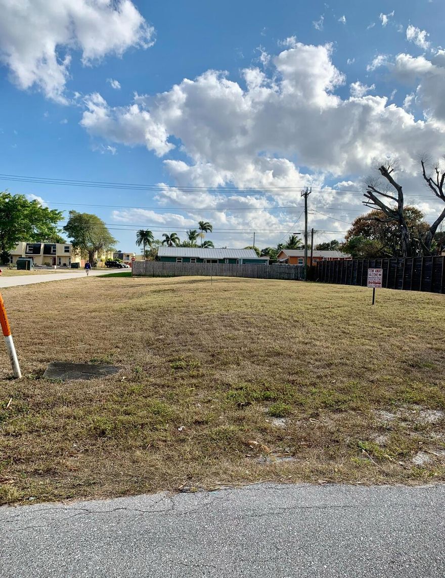 Multi Family lot in an east location close to the beach and the Development of Boynton beach! Perfect opportunity to build a nice single family home or multi unit! Nice corner lot!