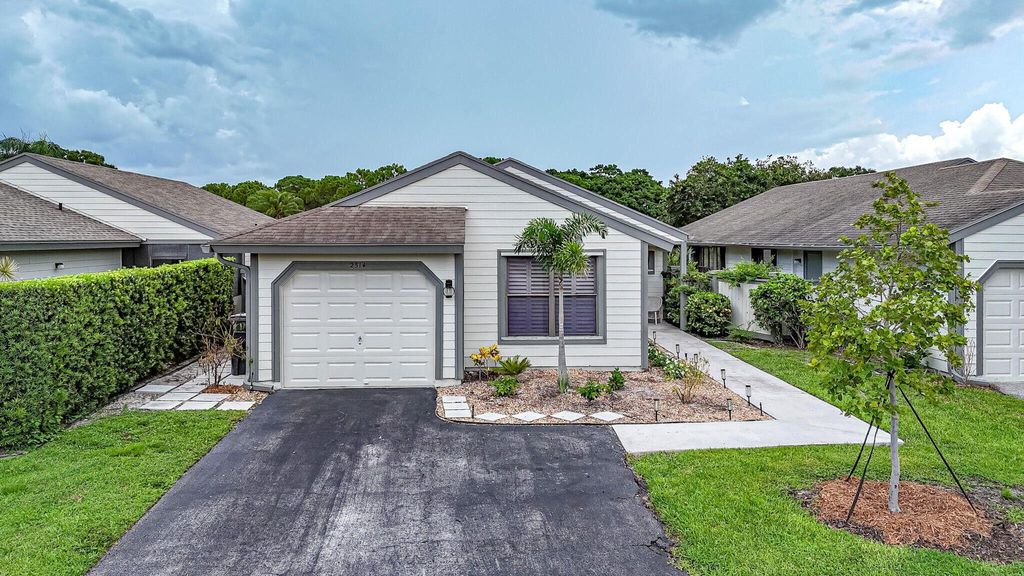 Photo of 2514 Bedford Mews Drive, Wellington, FL 33414 (MLS # B26020717)