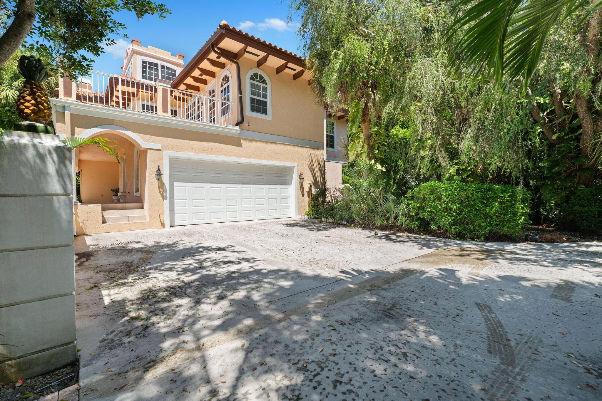 CASTLE HILL - Residential