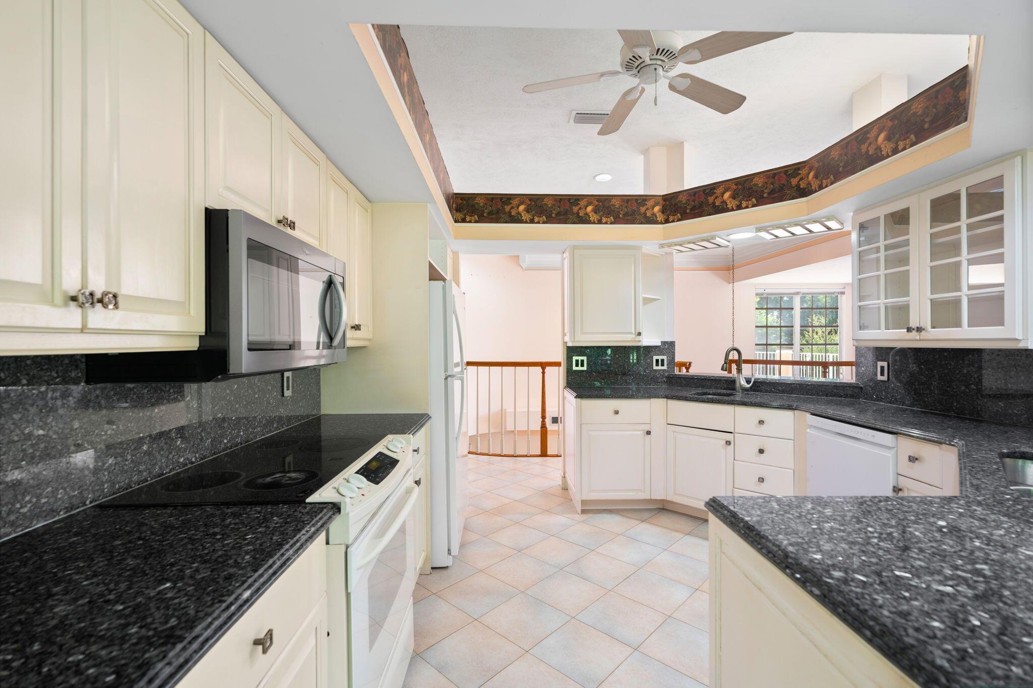 CASTLE HILL - Residential