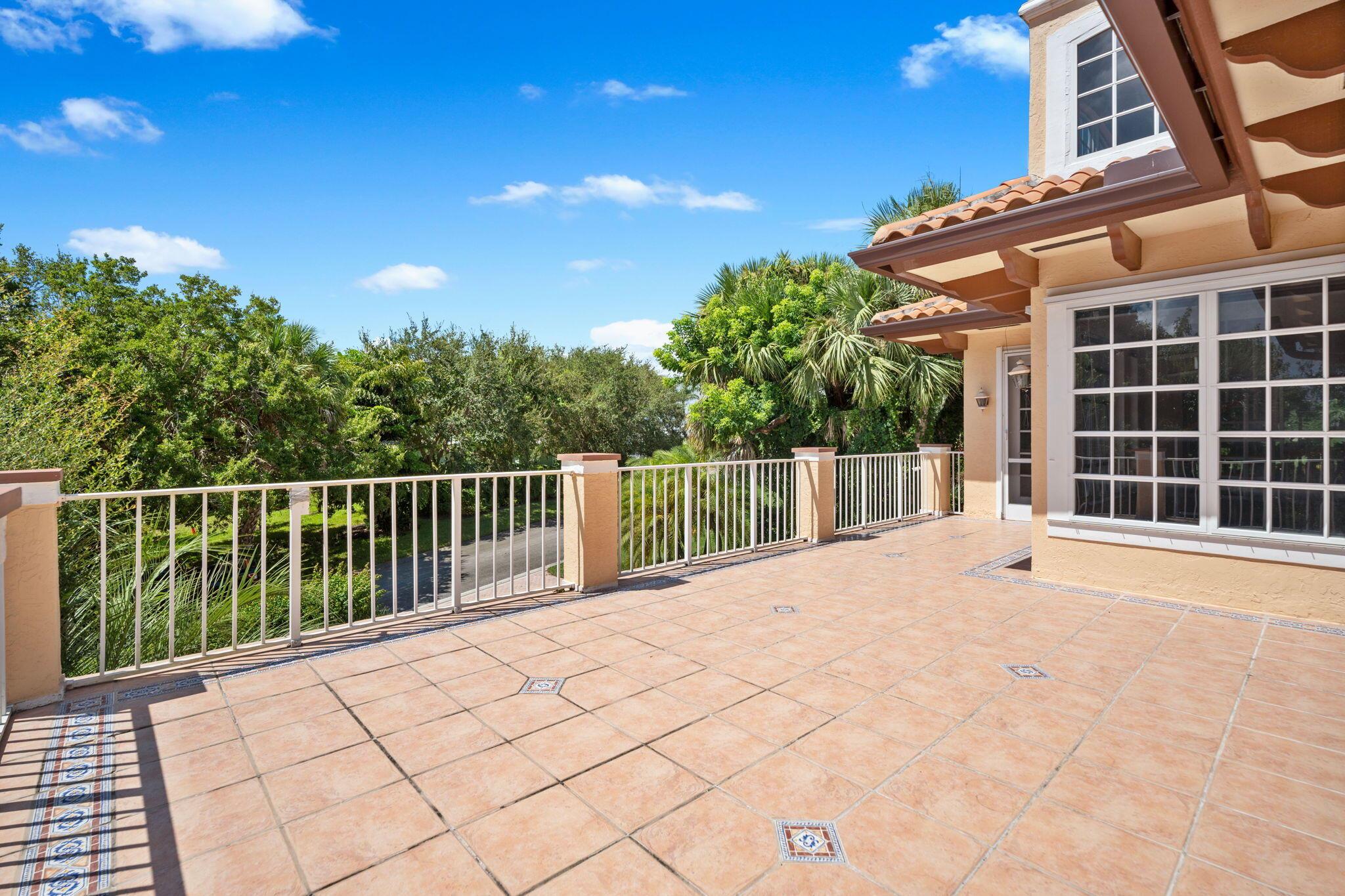 CASTLE HILL - Residential